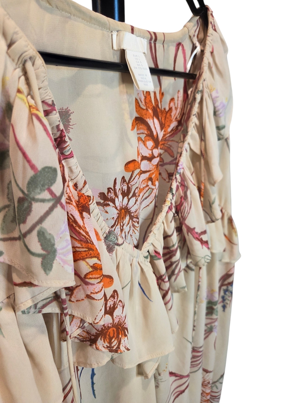 H&M Cream Floral Ruffle V-Neck Blouse - Picture 2 of 5